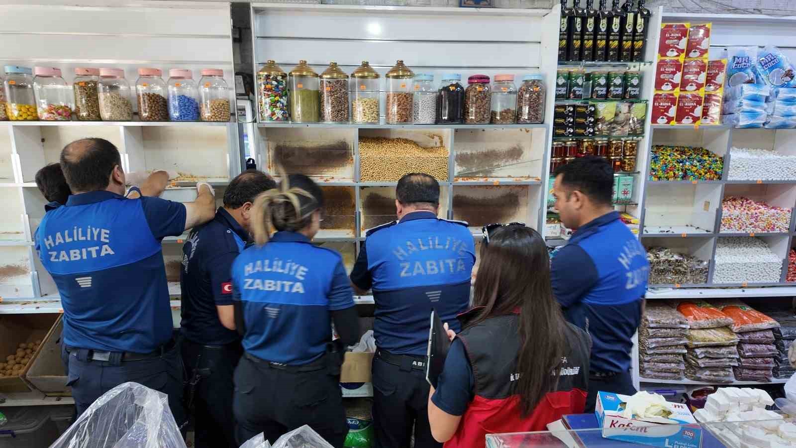 Şanlıurfa’da son tüketim tarihi geçmiş yüzlerce ürün imha edildi