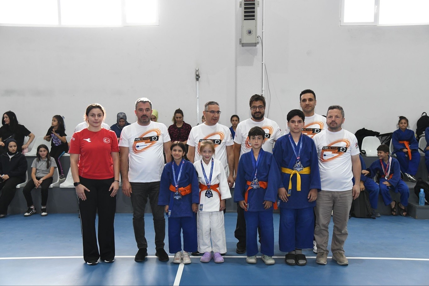 Pursaklar’ın spor salonlarında yarınların şampiyonları yetişiyor