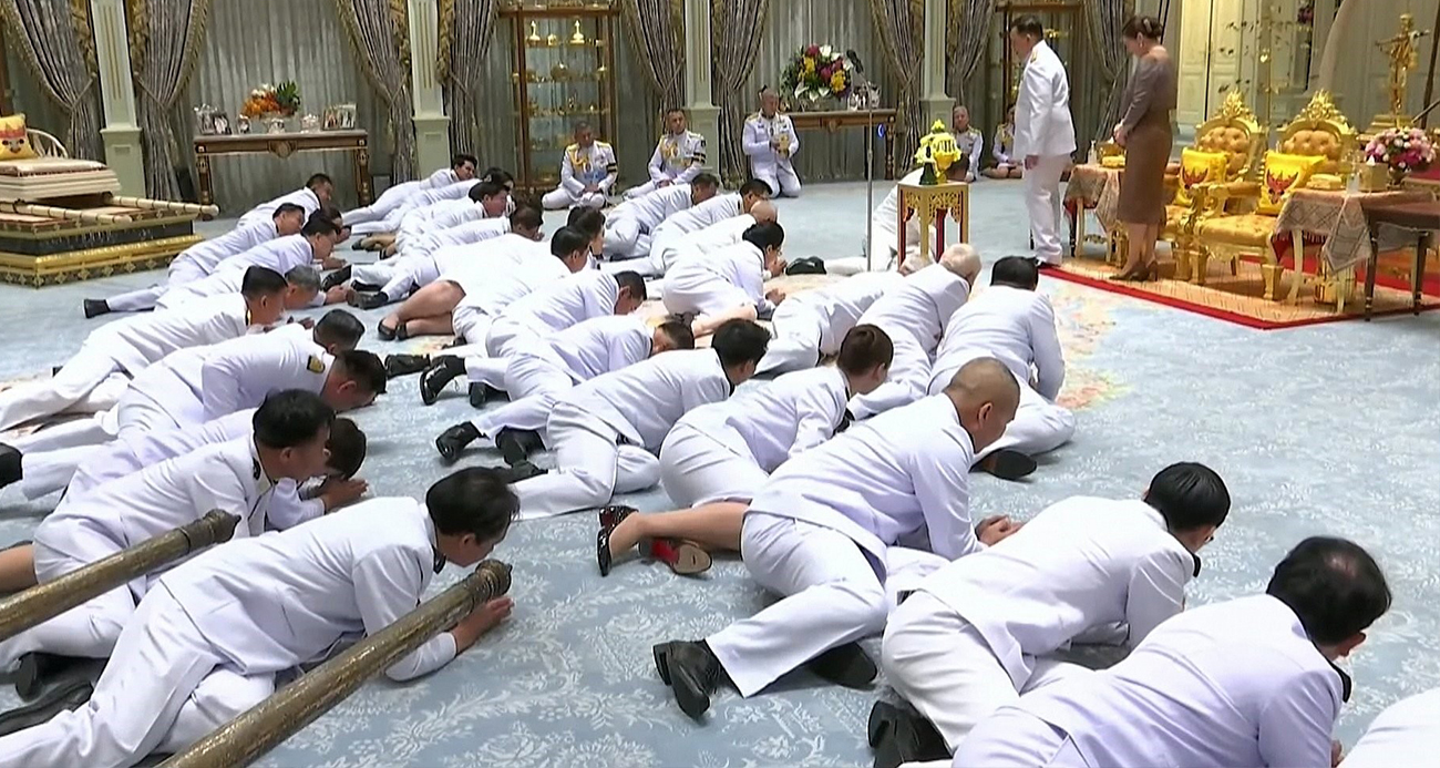 Tayland'da yeni hükümet göreve başladı