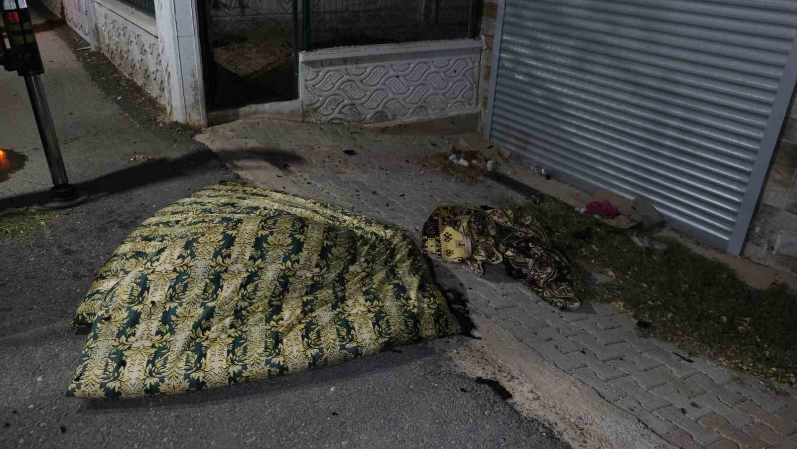 Karaman’da 3 katlı binada çıkan yangın korkuttu