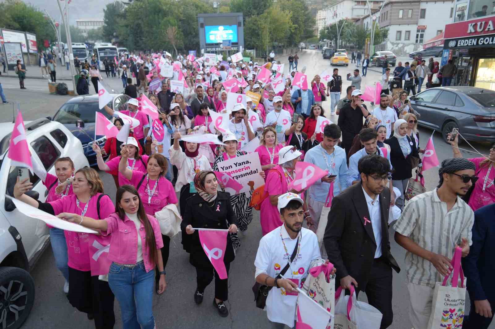 Muş’ta gönüllülerden 