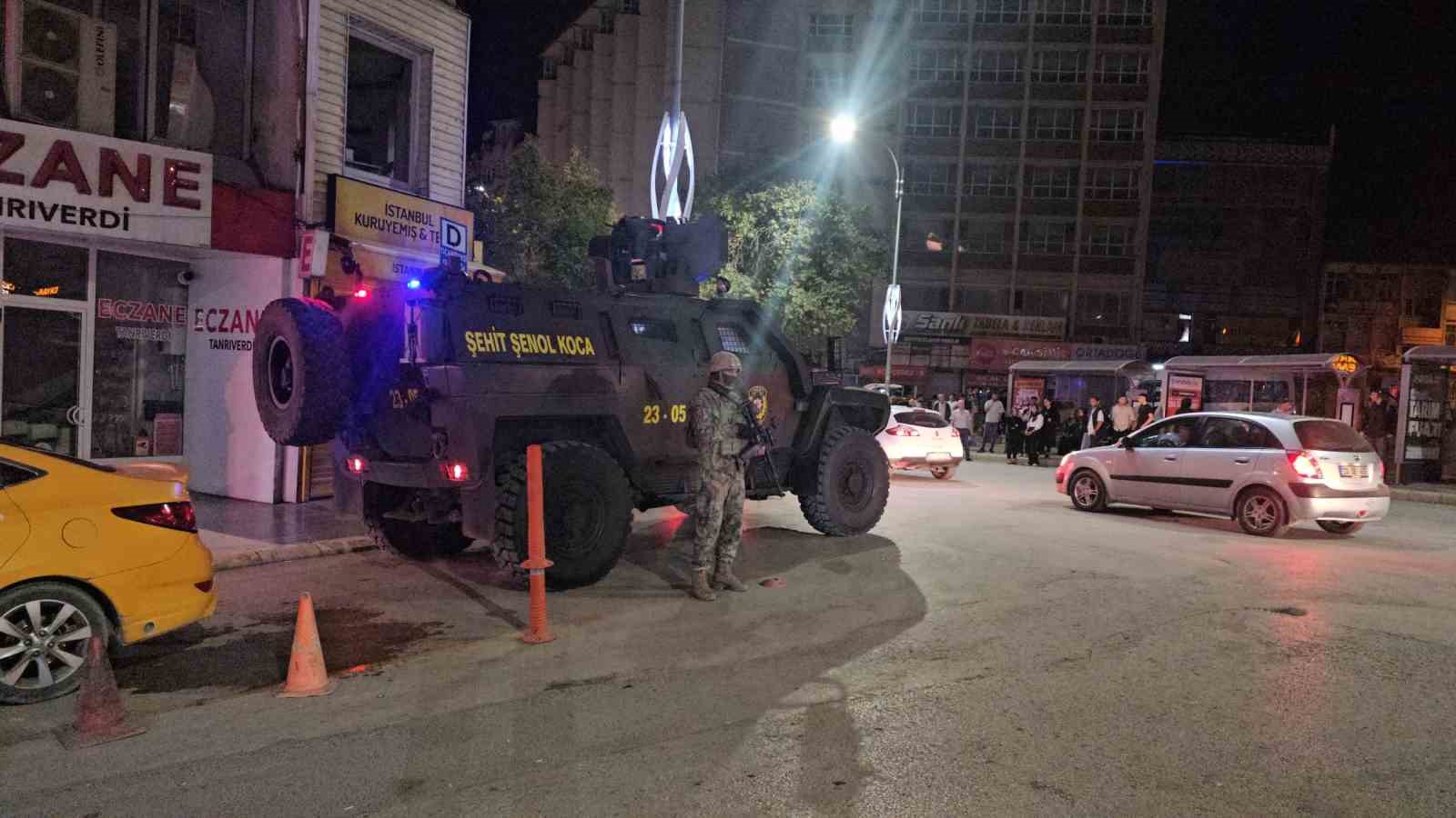 Elazığ’da geniş çaplı asayiş uygulamasında yüzlerce araç ve şahıs denetlendi