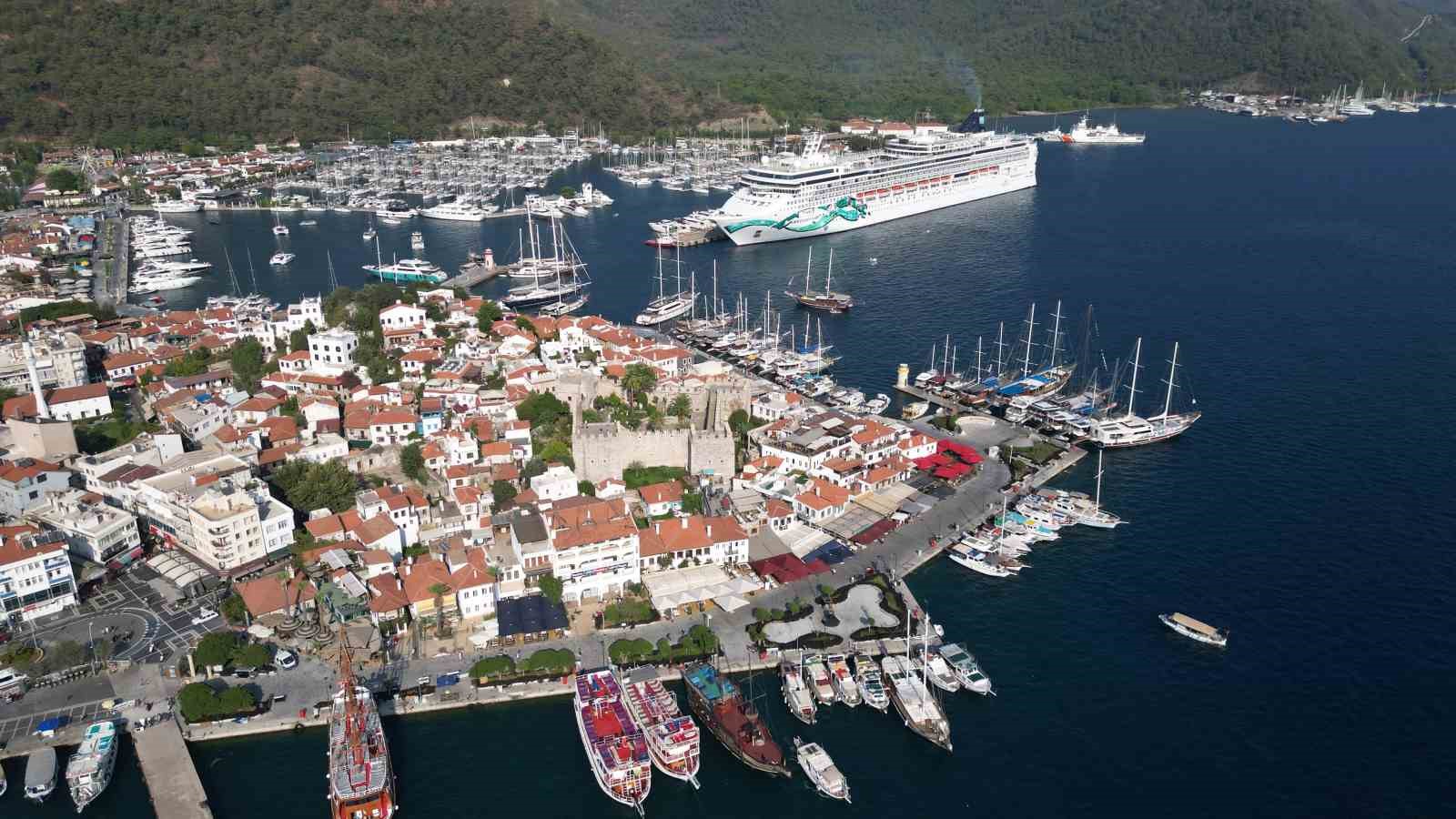 Marmaris turizmi sezona dolulukla veda ediyor