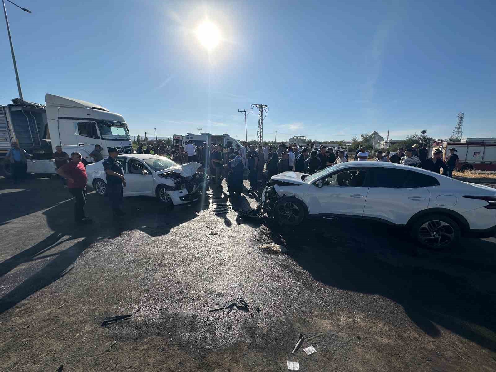 Diyarbakır’da otomobiller çarpıştı: 8 yaralı