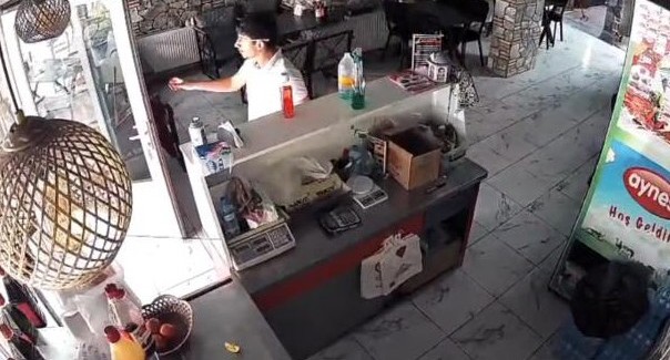 Kütahya’da deprem anı kameraya yansıdı