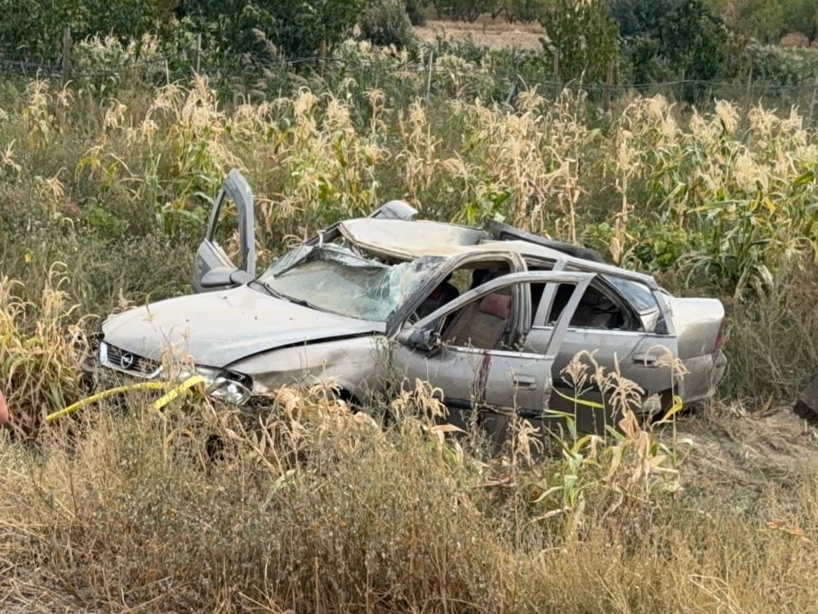 Takla atan otomobilde 2 kişi yaralandı
