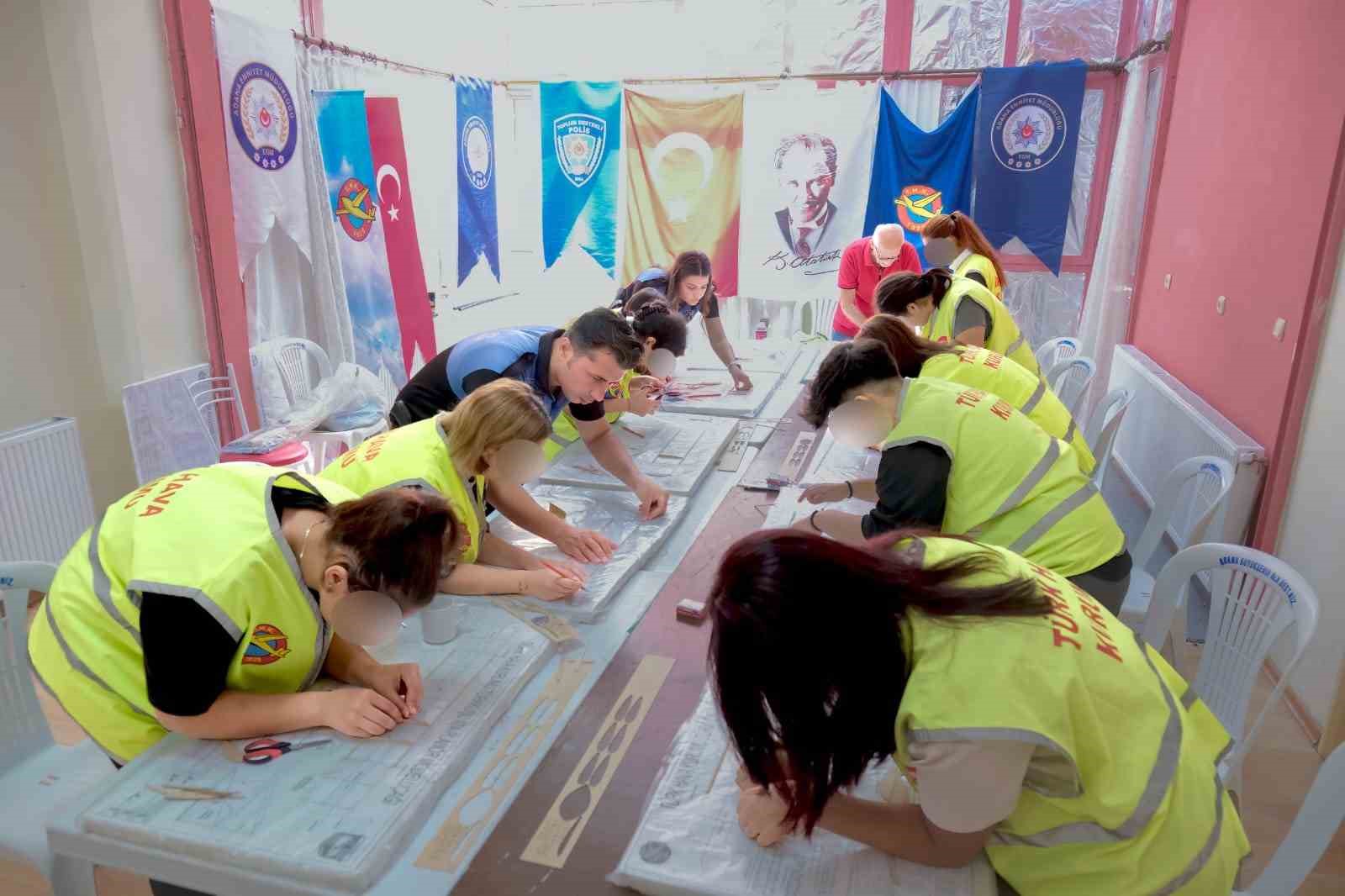 Adana’da çocuklara model uçak ve robotik kodlama kursu