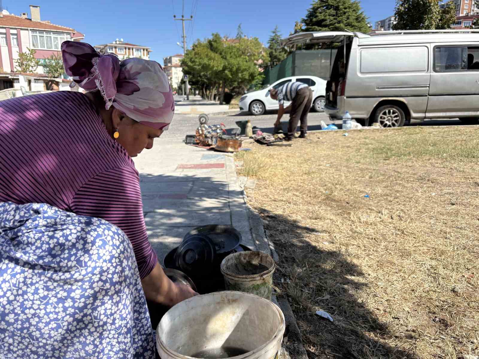 Trakya’da 30 yıldır mahalle mahalle dolaşarak kalaycılık yapıyorlar