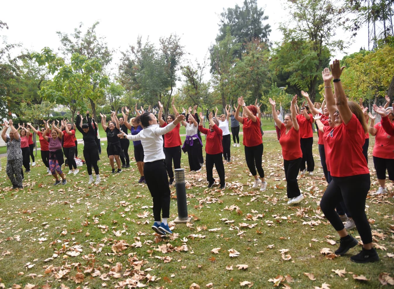 Yunusemreli kadınlardan açık havada spor etkinliği