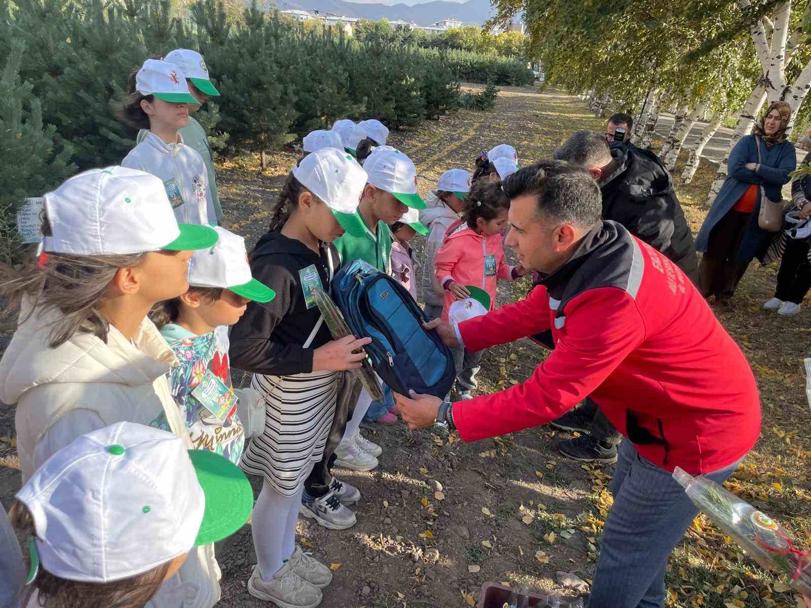 Minik orman muhafızları doğayla buluştu