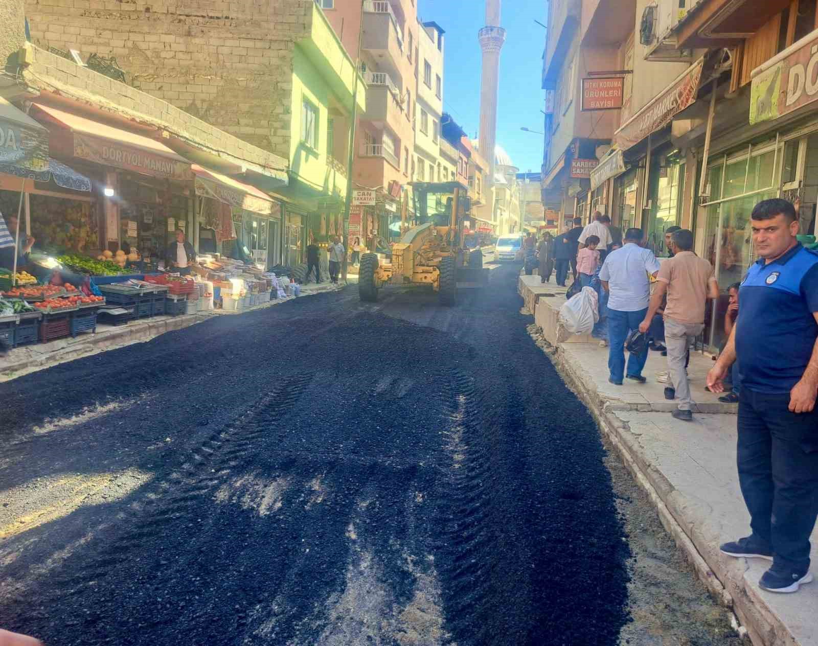 Siirt’te Sakıp Beygo Caddesi’nde asfalt çalışması yapıldı