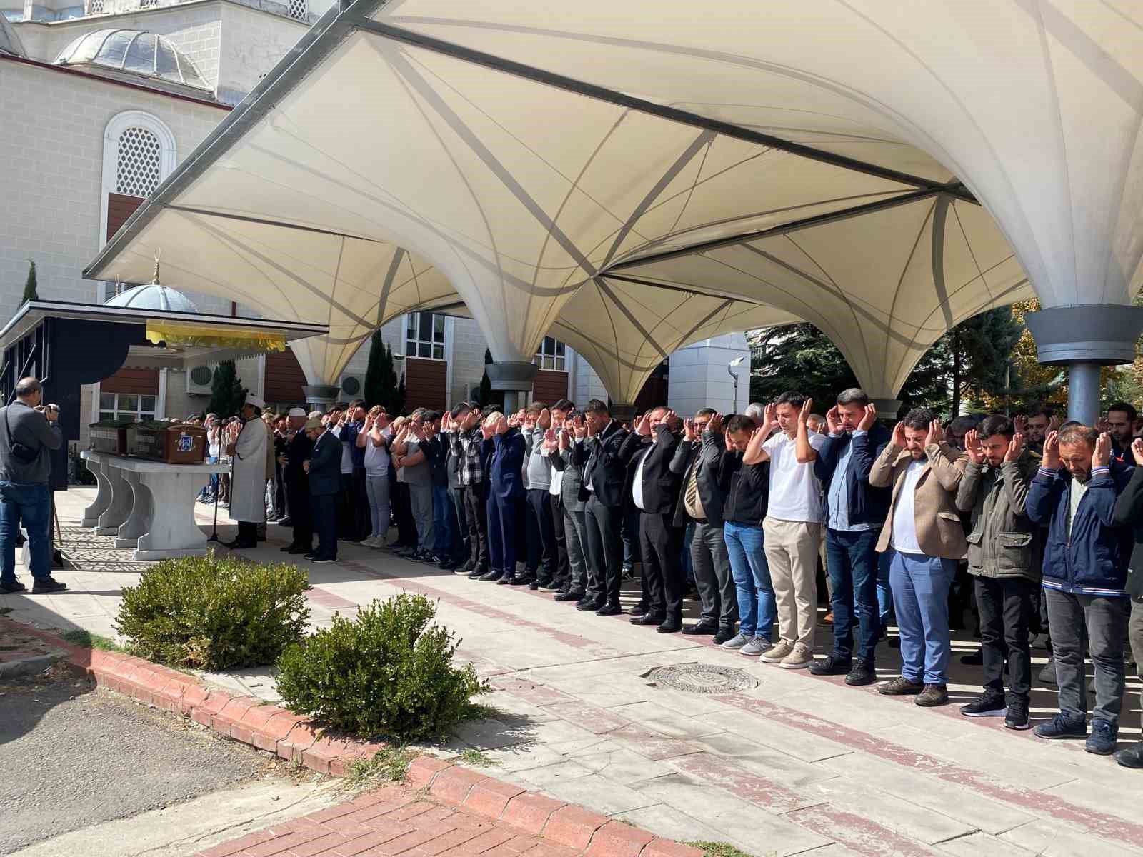 Kahramankazan’daki trafik kazasında hayatını kaybeden kardeşler son yolculuğuna uğurlandı