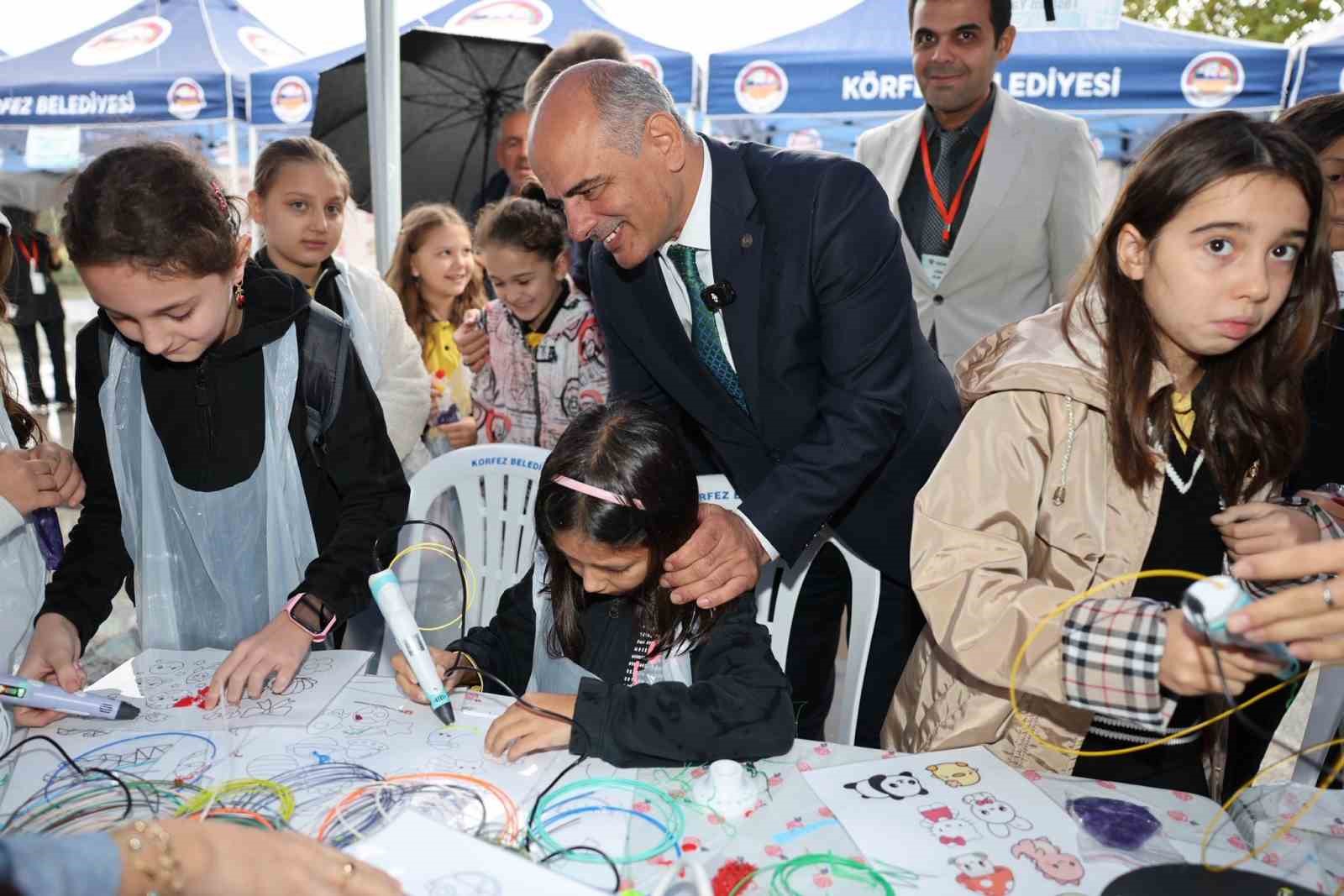 Körfezli öğrenciler projelerini 