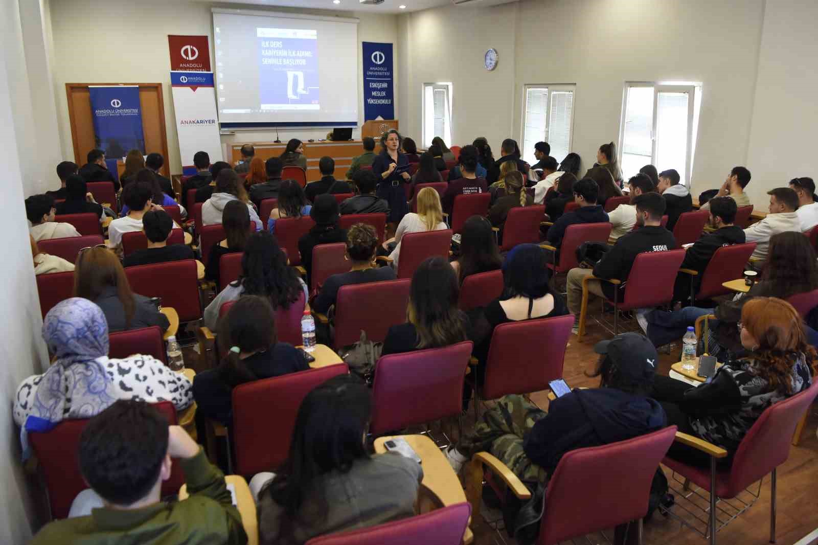 Anadolu Üniversitesi EMYO’da öğrenciler kariyer yolculuklarına hazırlandı