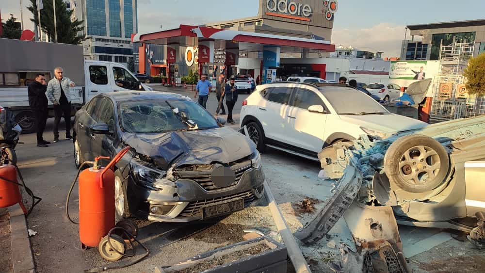 Ankara’da takla atan otomobil benzinliğe uçtu
