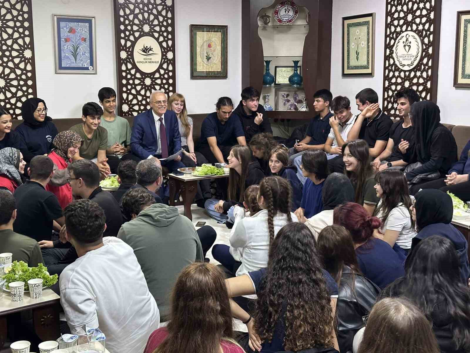 Gençlik temsilcileriyle bir araya geldi