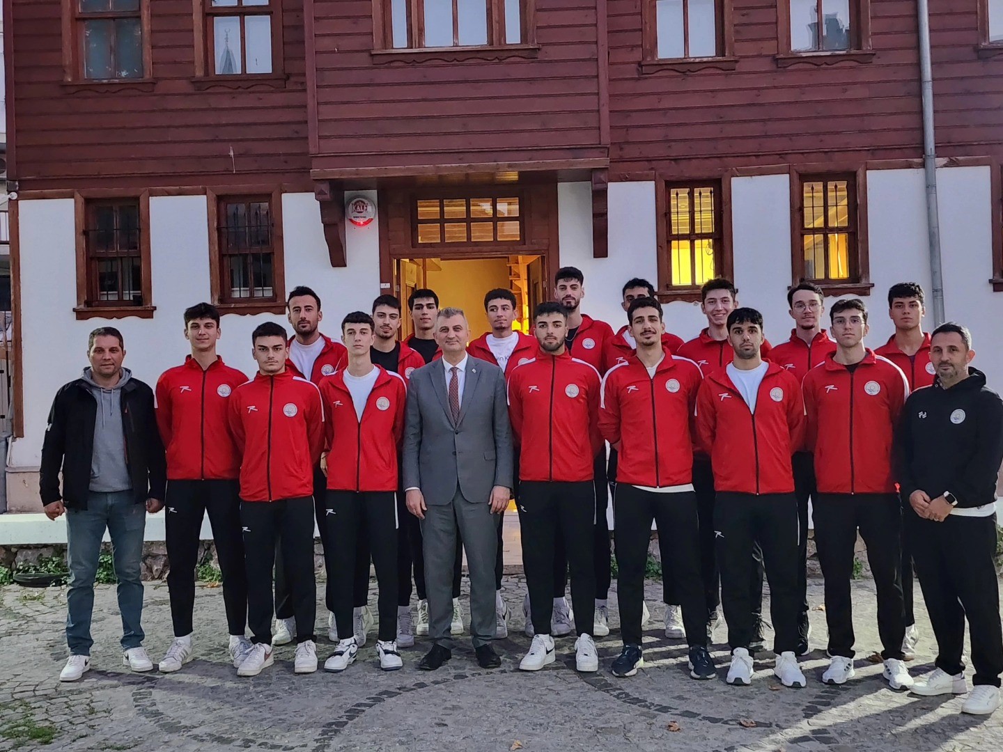 Gölcük’te voleybol heyecanı başlıyor: İlk maç pazar günü