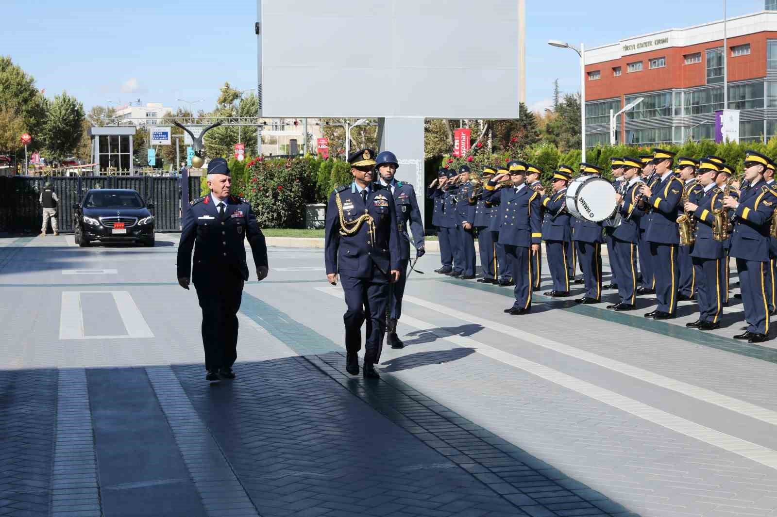 Hava Kuvvetleri Komutanı Kadıoğlu, Bangladeş Halk Cumhuriyeti Hava Kuvvetleri Komutanı Khan ile bir araya geldi