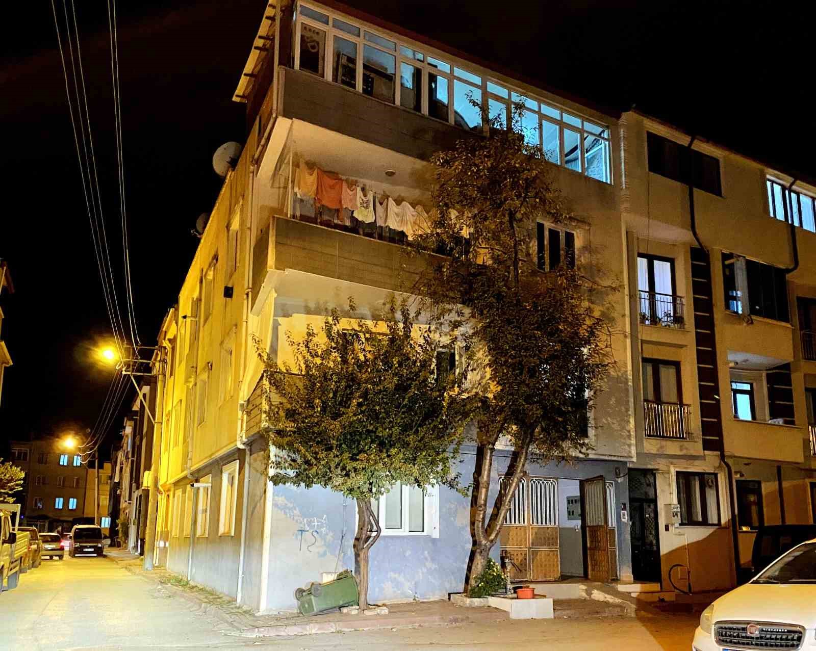 Bursa’da 3’üncü kattan düşen genç yaralandı