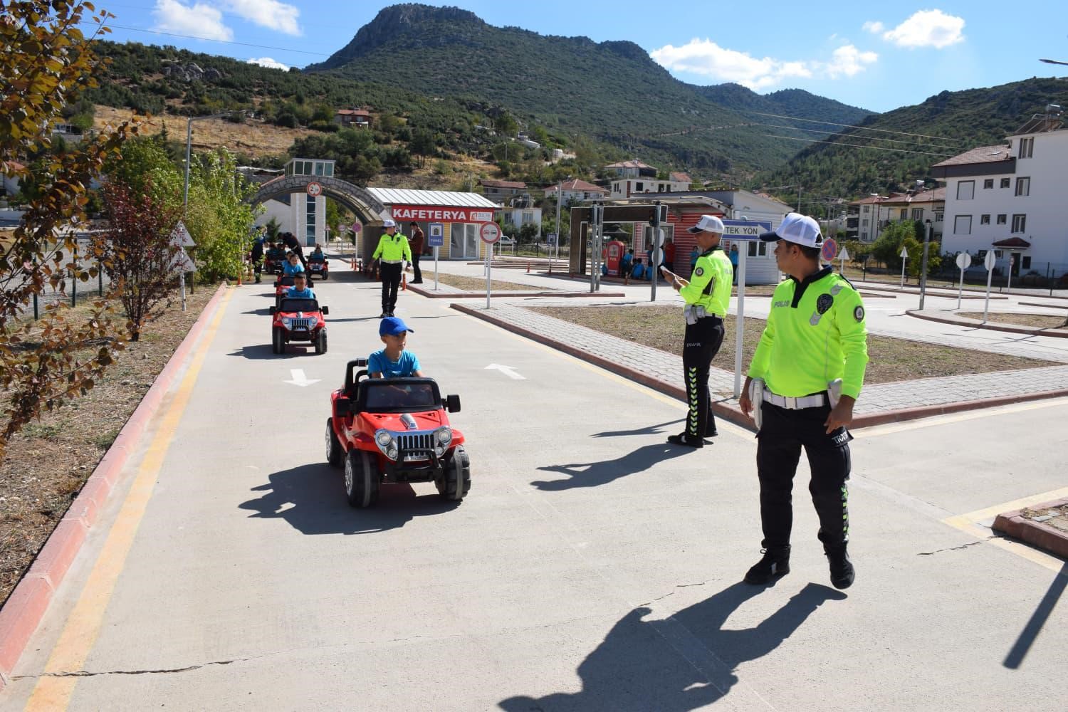 Burdur’da öğrencilere trafik güvenliği eğitimi