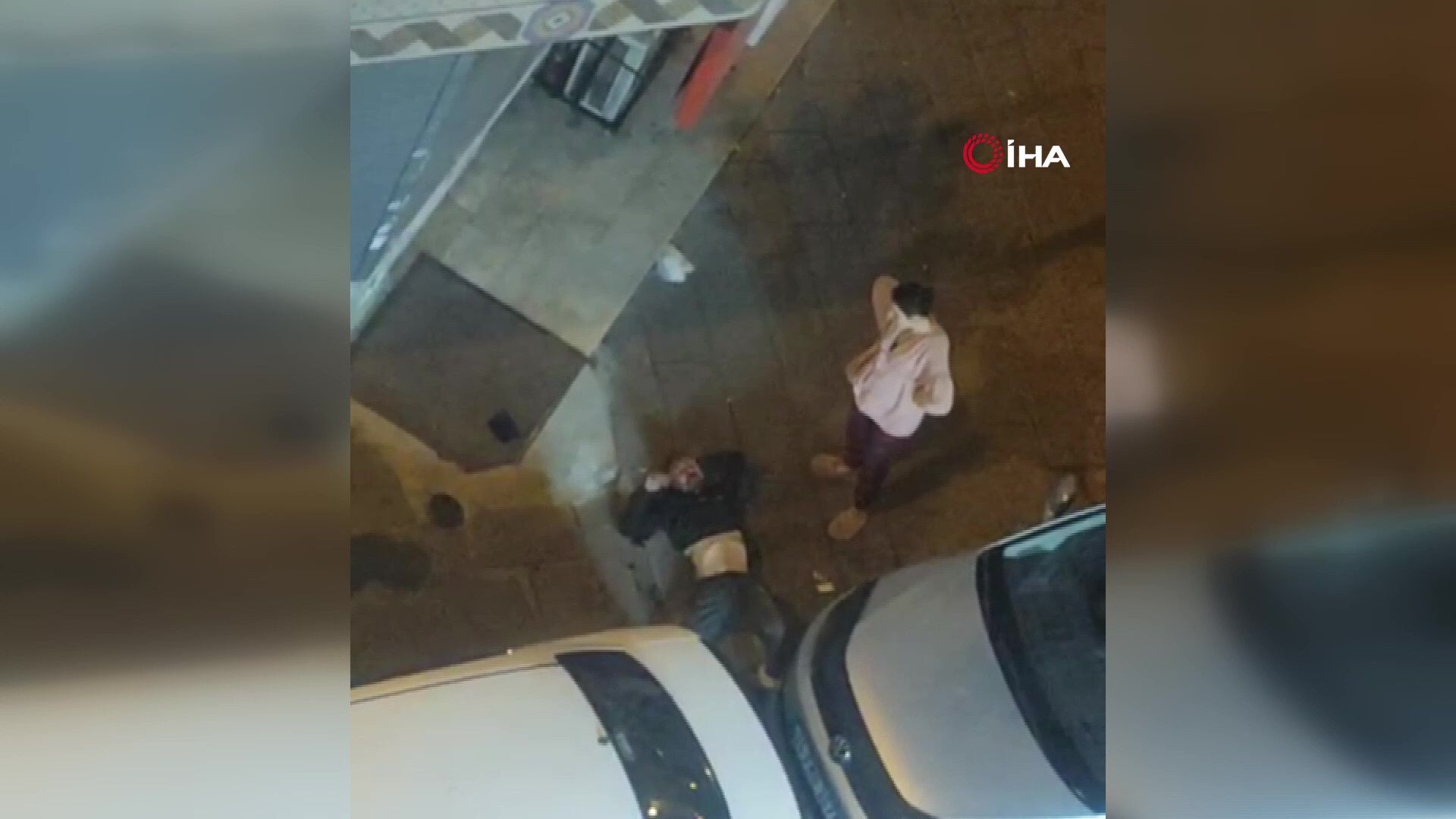 Bahçelievler’de 2 kişi birbirine yumruklarla saldırdı: O anlar kameraya yansıdı