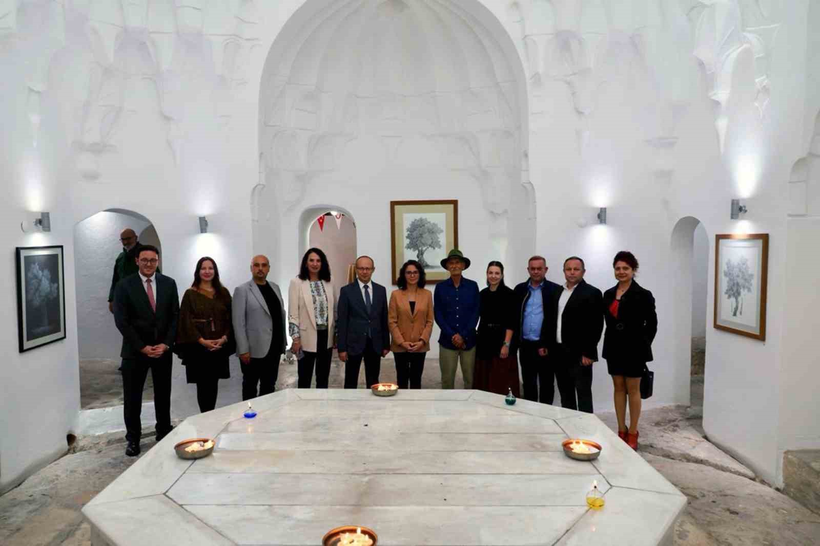 ‘Eylül Işığı’ resim sergisi Ney ezgileriyle açıldı