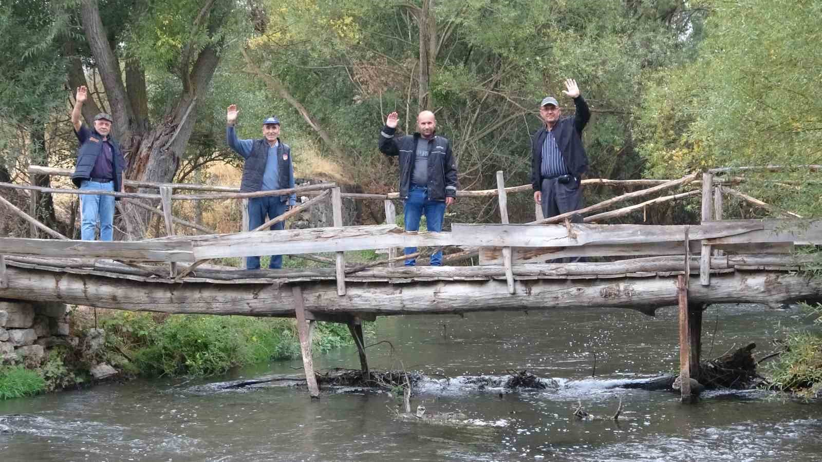 Kütahya’da köy sakinleri köprü istiyor