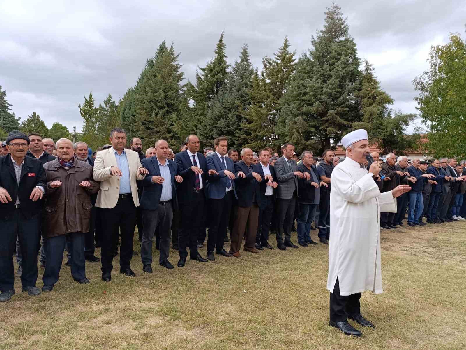 Kütahya’da duanın ardından yağan yağmur, katılımcılarda büyük sevinç oluşturdu