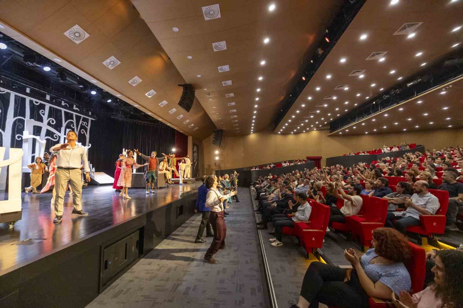 Mersin Şehir Tiyatrosu 25. sezonunu ‘Bahar Noktası’yla başlattı