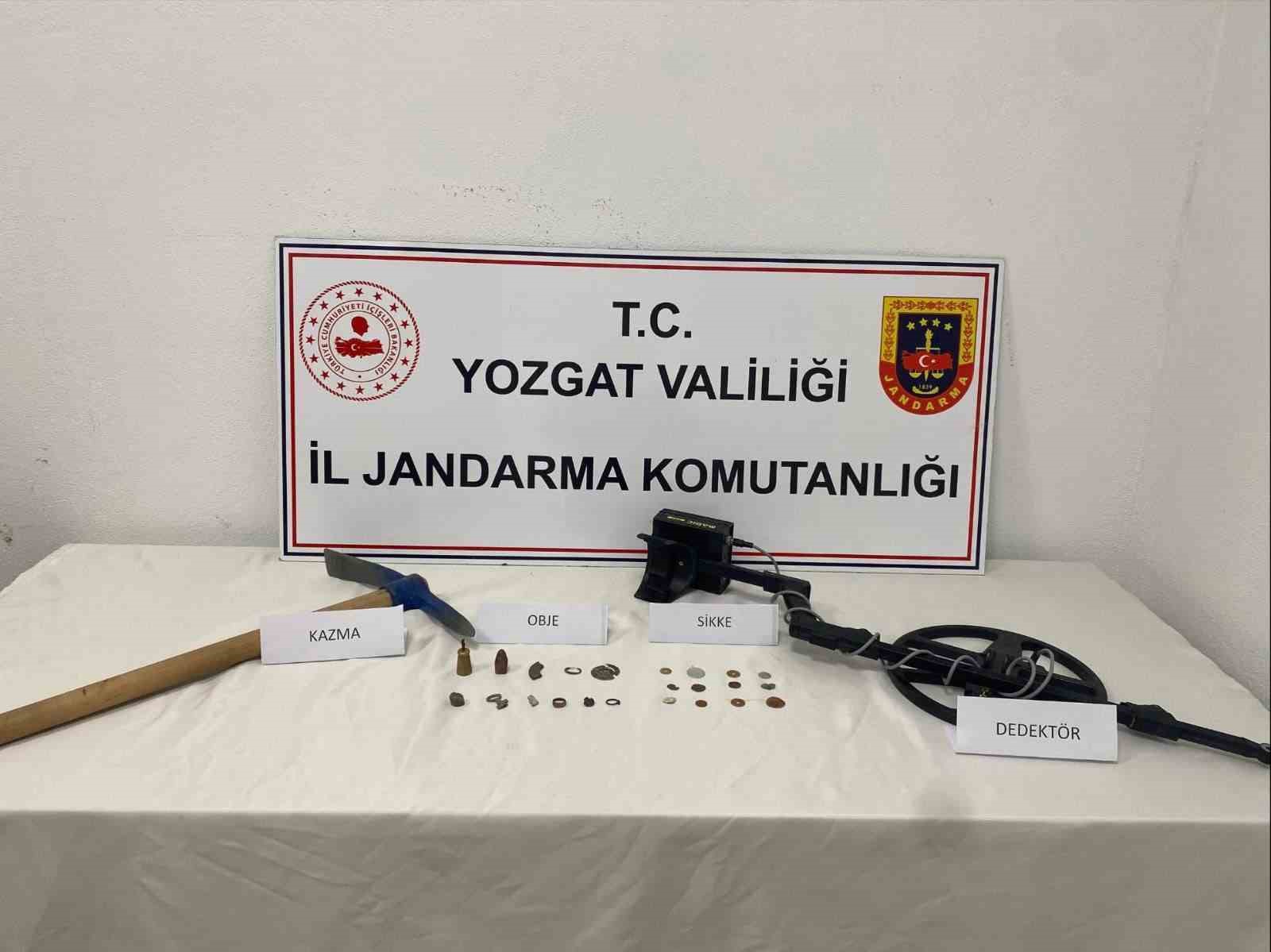 Akdağmadeni’nde 23 adet tarihi obje ele geçirildi