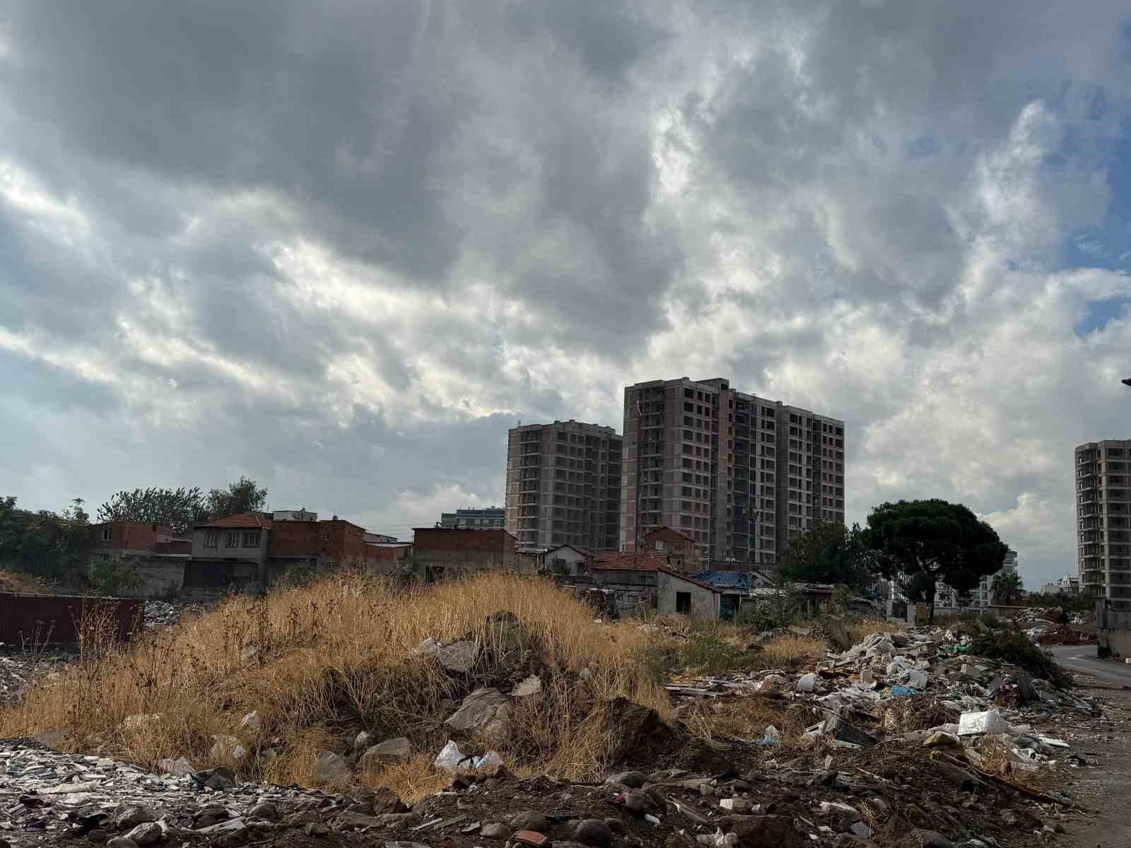 Karşıyaka Belediyesi’nde grevciler sürgün edildi