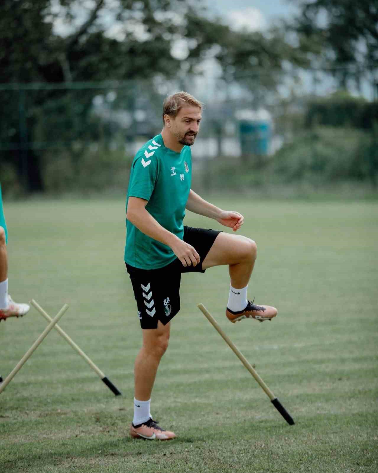 Sakaryaspor’da Caner Erkin ve Burak Altıparmak affedildi