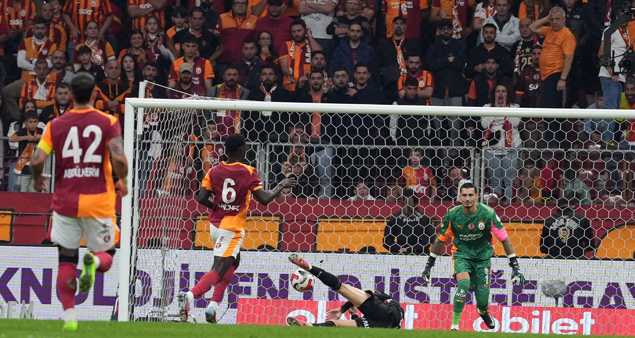 Davinson Sanchez kırmızı kart gördü