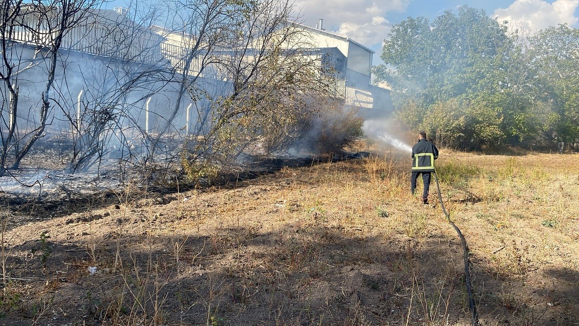 Çankırı’da çıkan ot yangını büyümeden söndürüldü