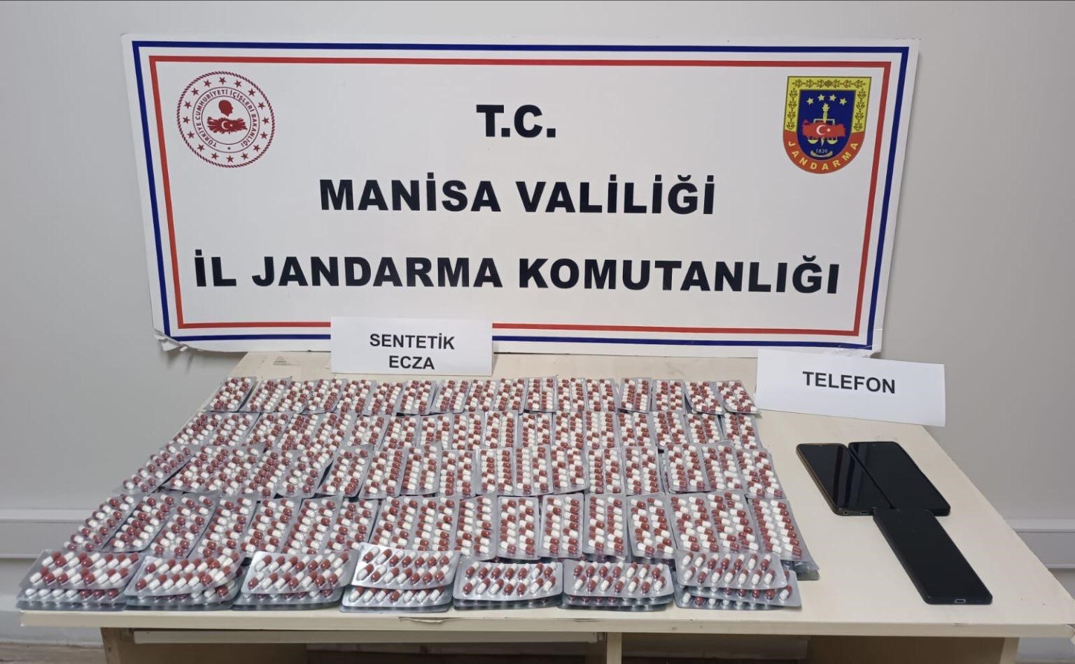 Jandarma durdurdu, binlerce sentetik hap ele geçirdi