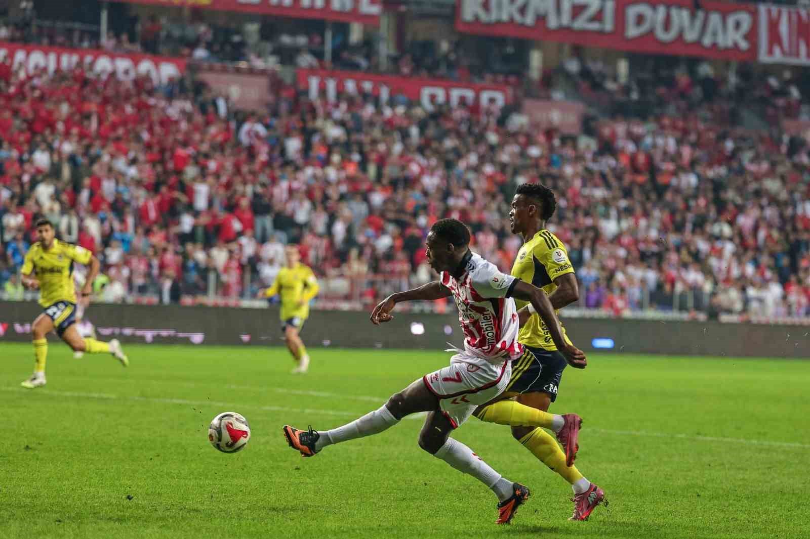 Trendyol Süper Lig: Samsunspor: 0 - Fenerbahçe: 0 (İlk yarı)