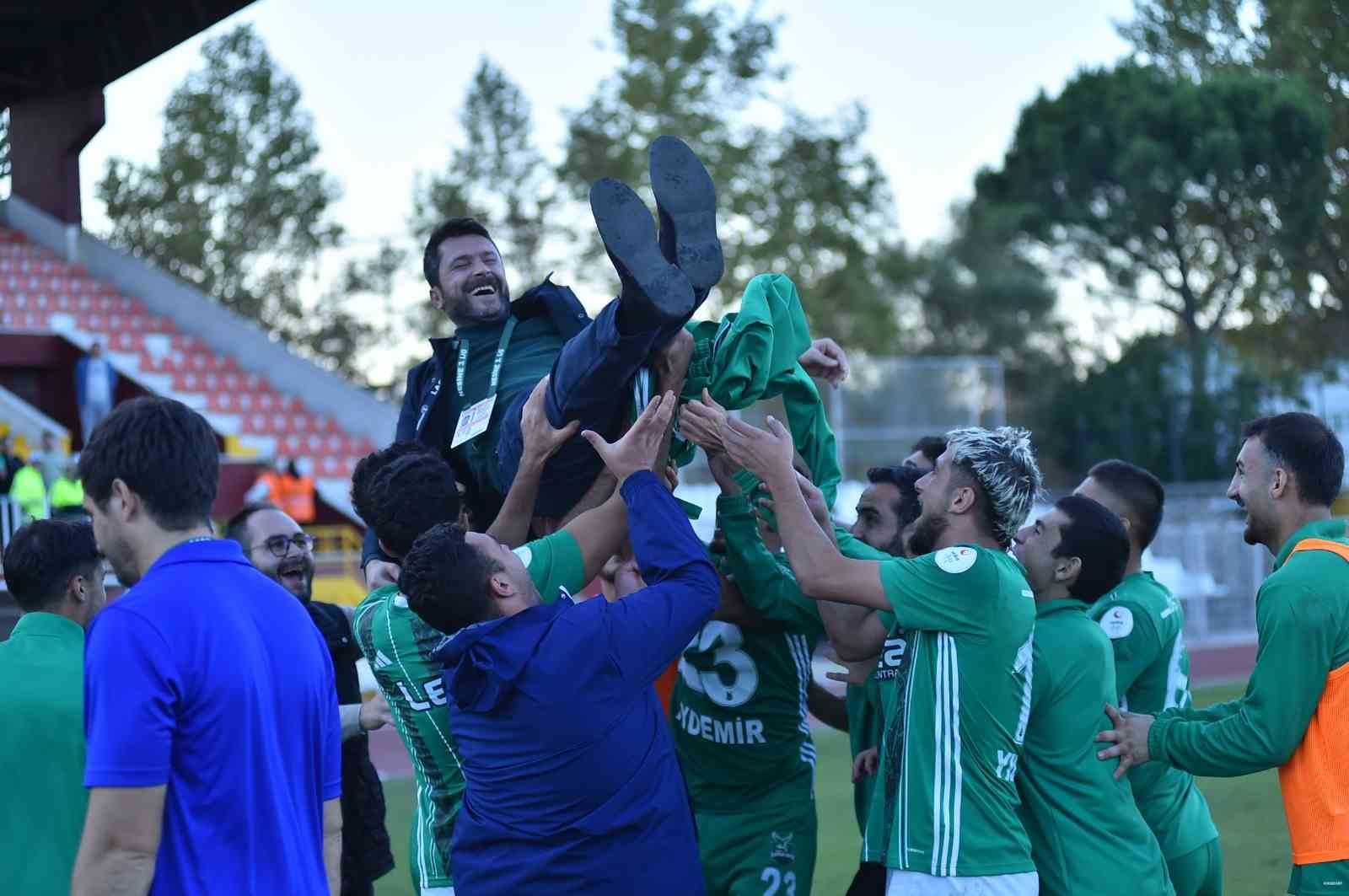 8 kişi kalan Kafkasspor, 2-1 galip gelmeyi bildi