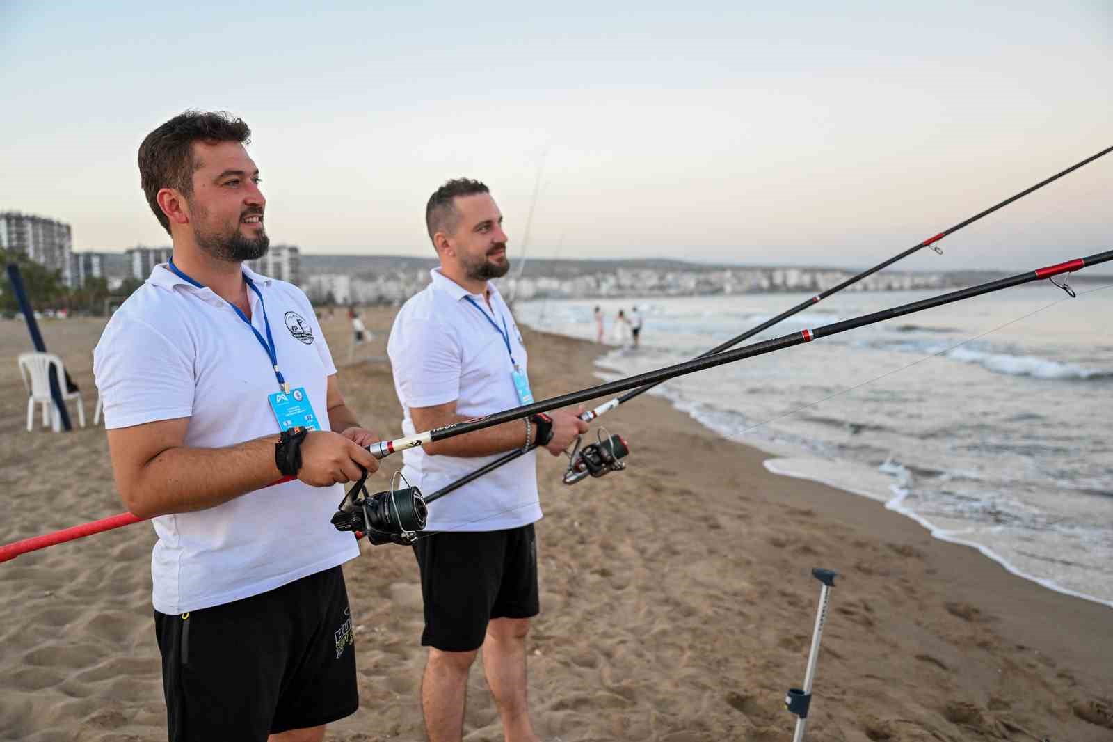 Mersin’de 8. Altın Kanca Surfcasting Turnuvası tamamlandı
