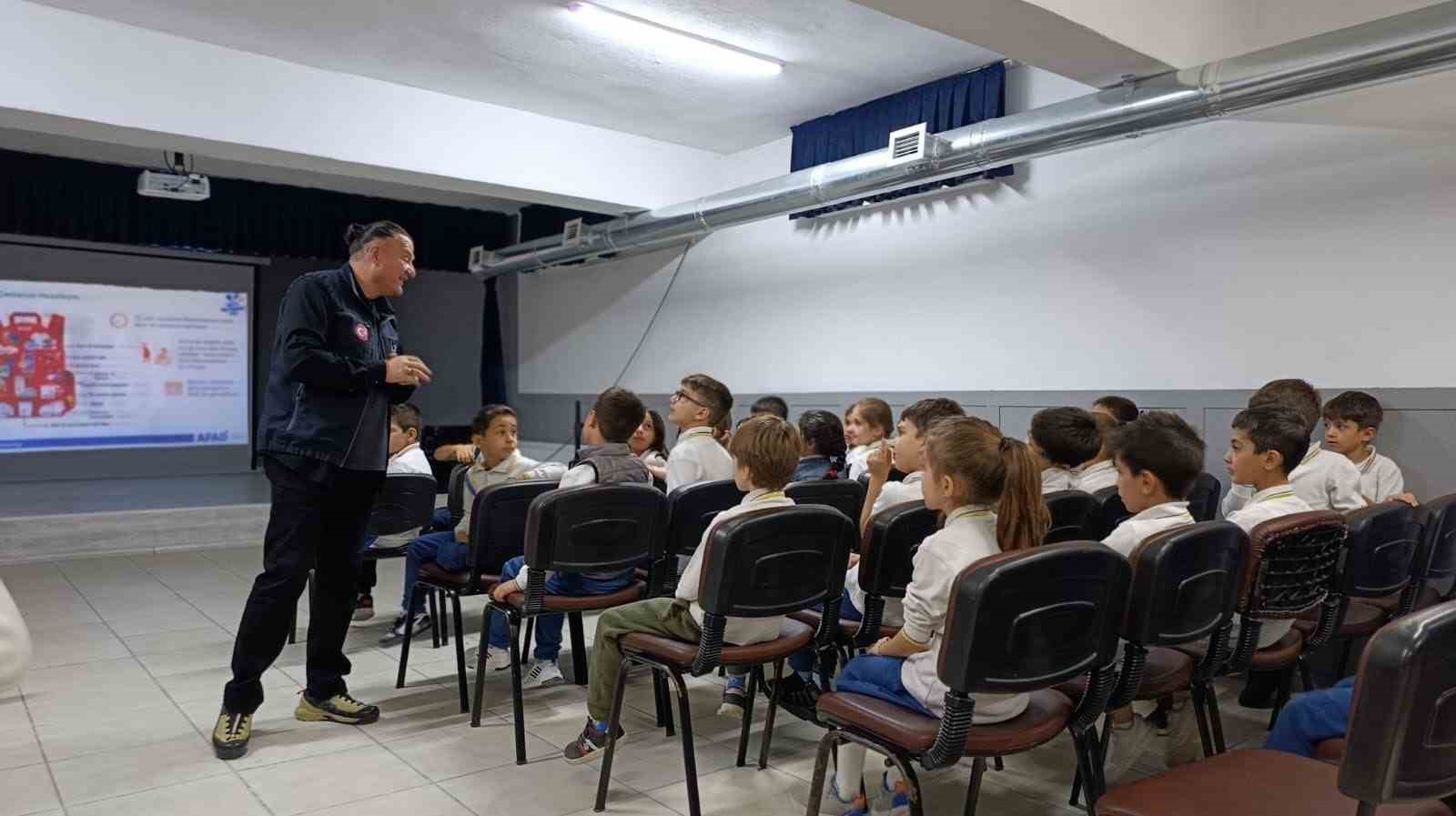 AFAD’dan ilkokul öğrencilerine farkındalık eğitimi