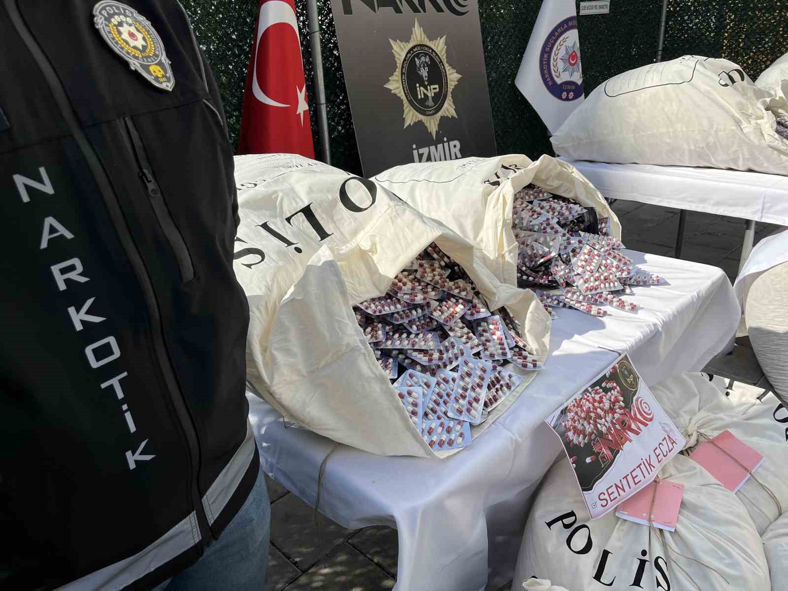 İzmir’de rekor miktarda sentetik ecza yakalandı