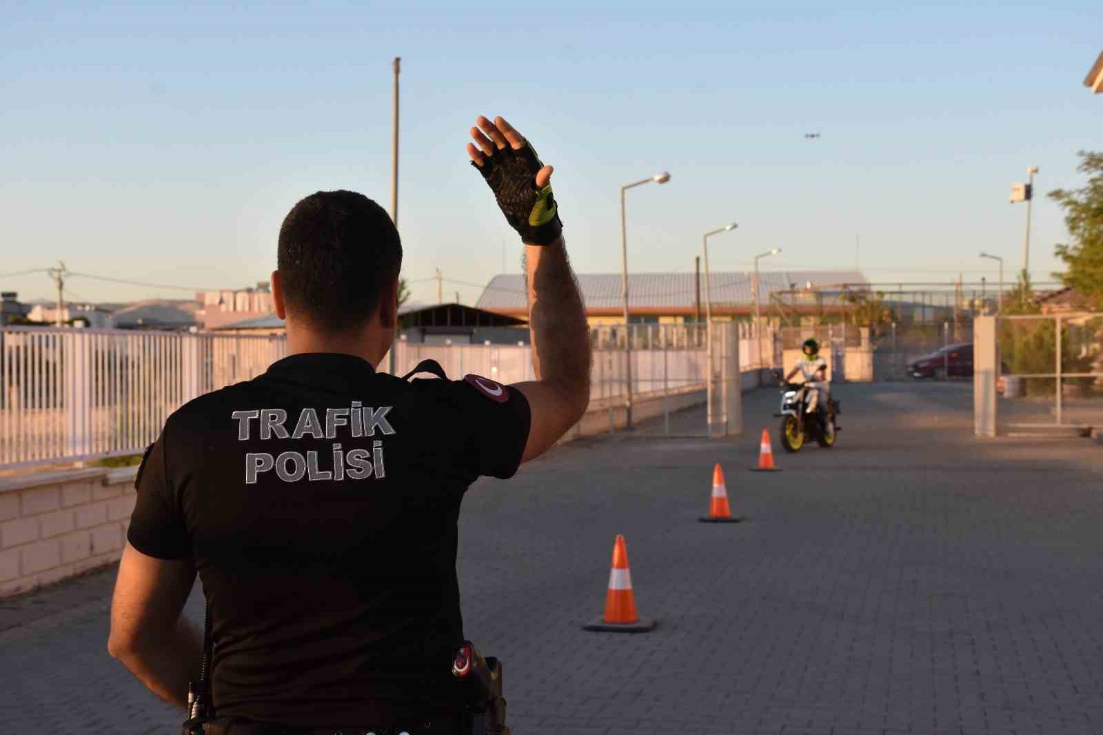 Siirt’te motosiklet kazalarını önlemeye yönelik eğitim düzenlendi