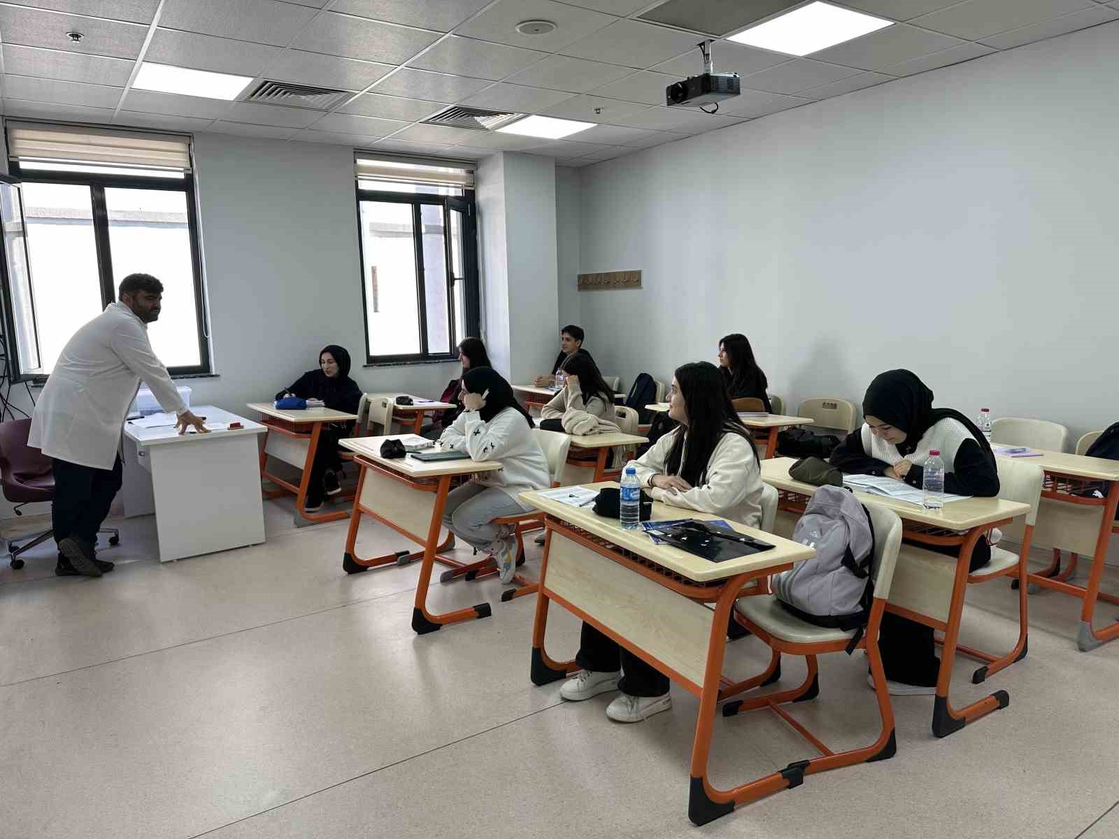 Çayırova’da üniversiteye hazırlık kursları başladı