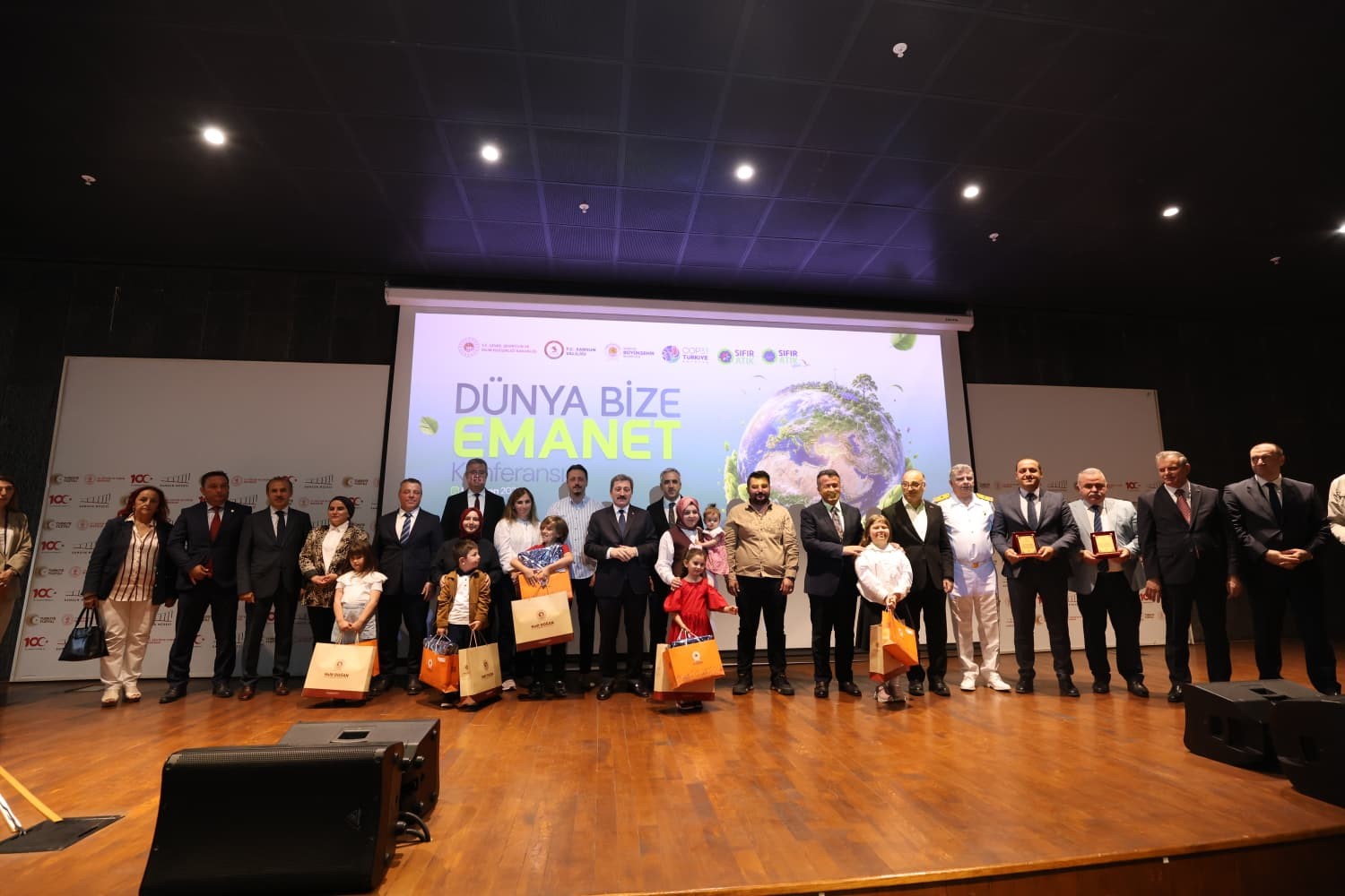 samsun-da-dunya-bize-emanet-konferansi-duzenlendi