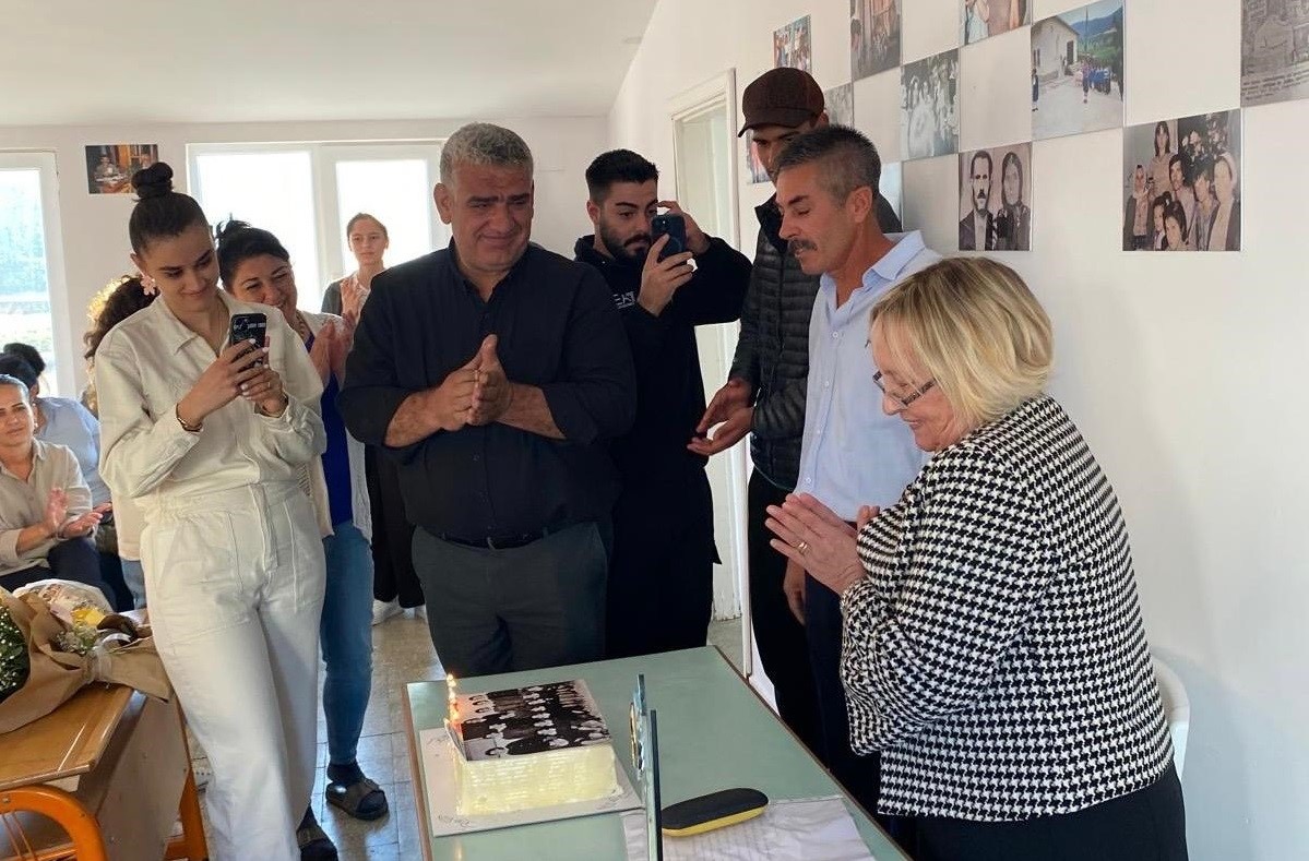 50 yıl sonra aynı sıralarda: Nesibe Öğretmen’e anlamlı sürpriz