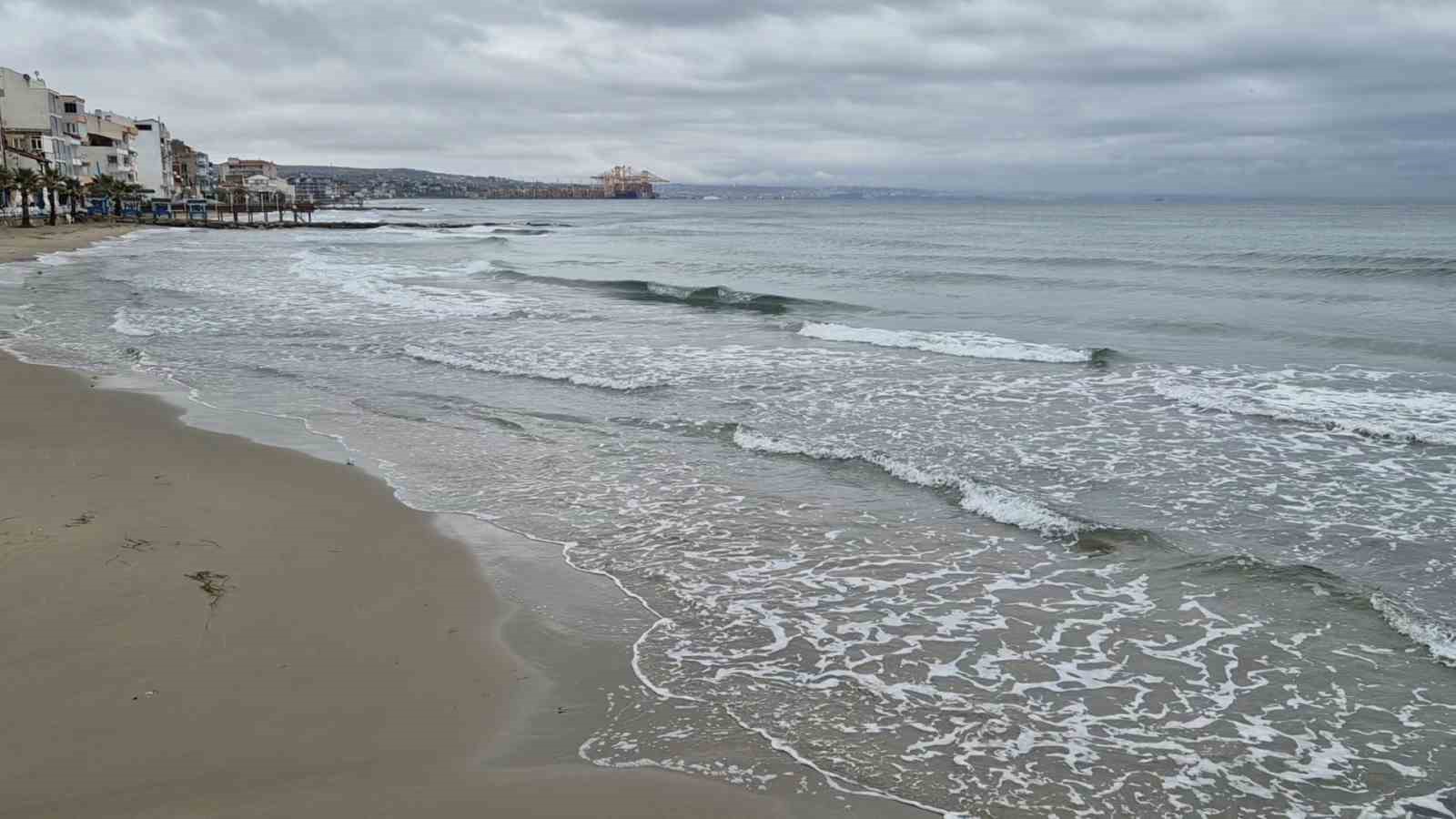 Poyraz balıkçıları limana döndürdü