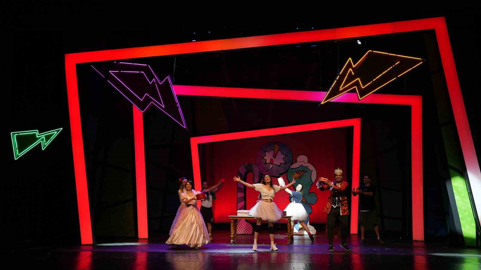 Kocaeli Şehir Tiyatroları yeni sezona iddialı başlıyor