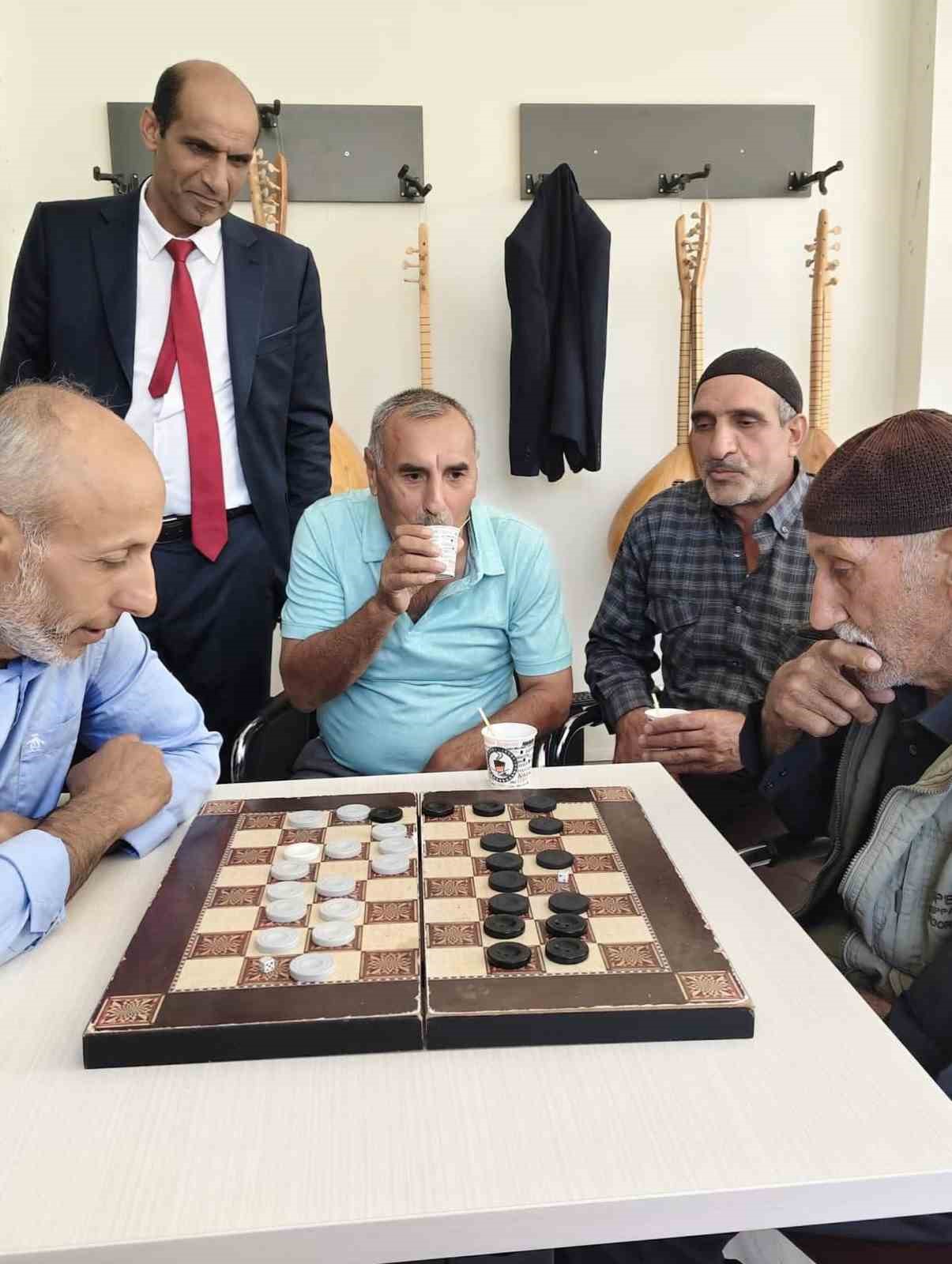 Arıcak’ta  dama turnuvası başladı