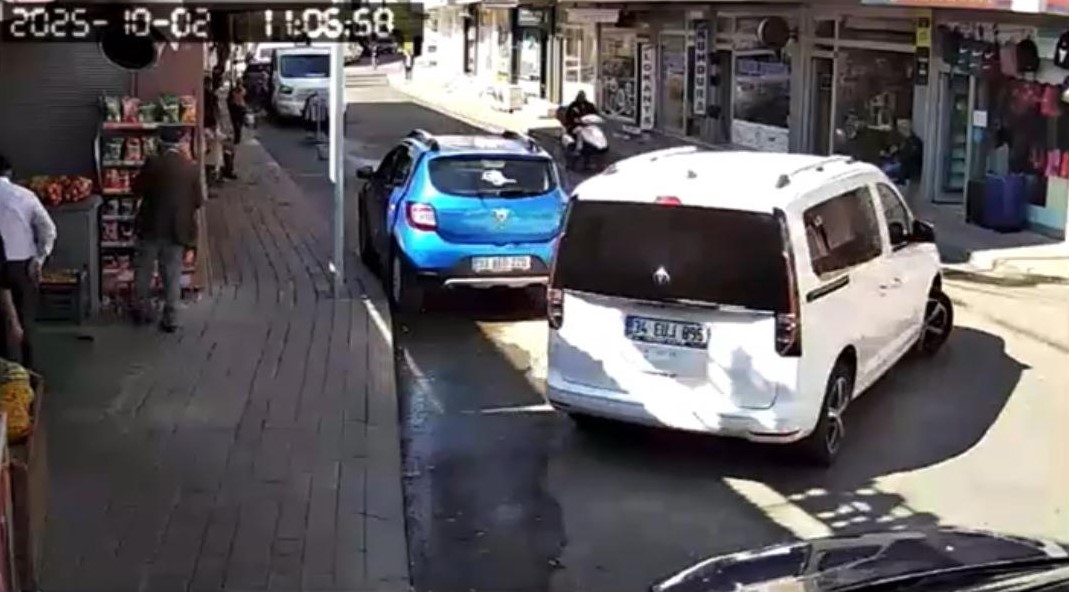 Bingöl’de motosiklet kazası kameraya yansıdı