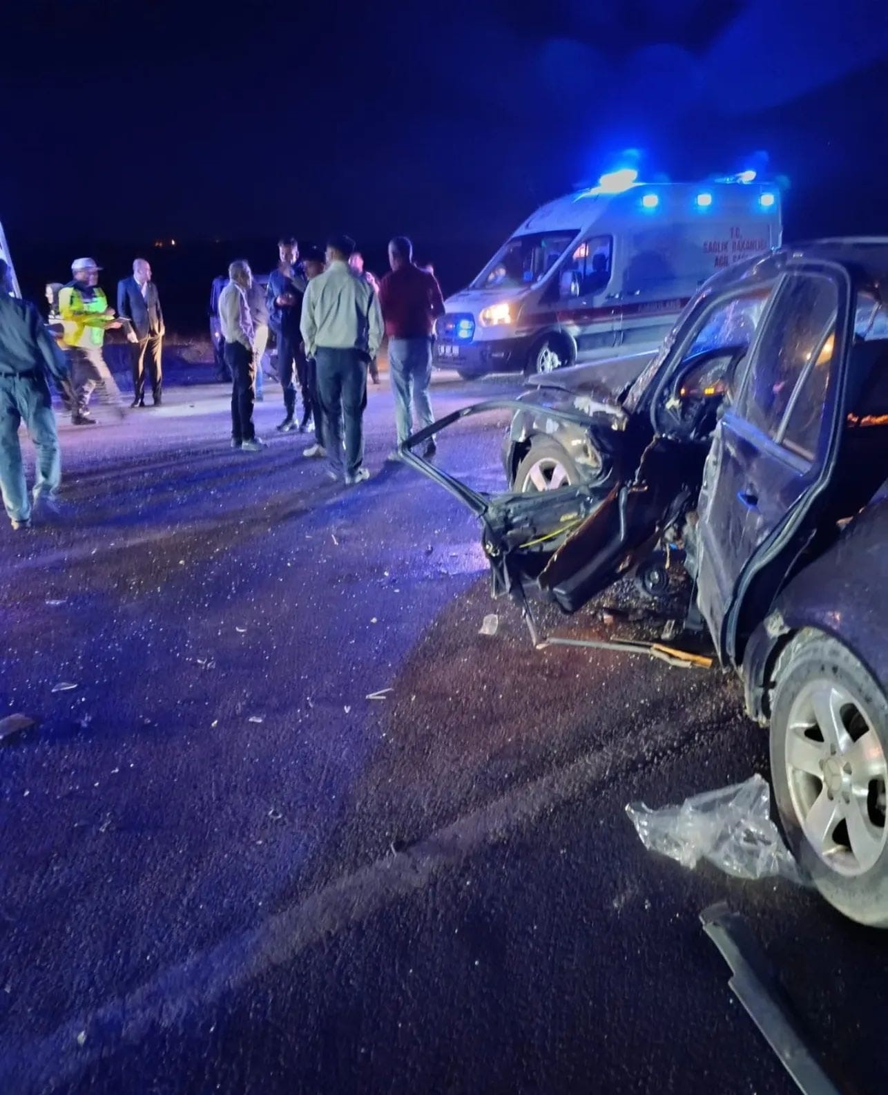 Kavşakta meydana gelen trafik kazasında 4 kişi yaralandı