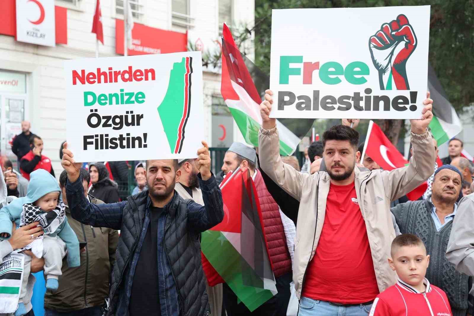 Gebze’de binlerce kişi Gazze için yürüdü